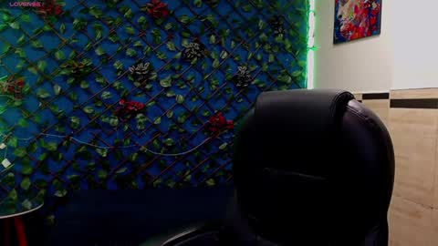 Snapshot of rennesanti chatting on 02.05.25 R E N E online show from 02.05.25