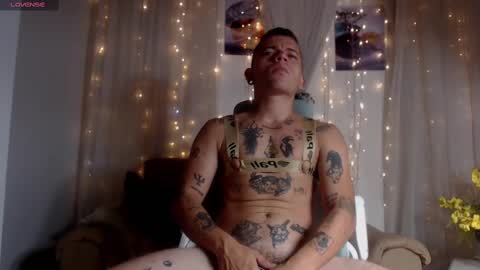 Snapshot of rennesanti chatting on 02.15.25 R E N E online show from 02.15.25