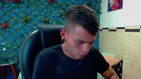 Snapshot of rennesanti chatting on 02.20.25 R E N E online show from 02.20.25