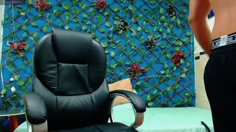 Snapshot of rennesanti chatting on 02.23.25 R E N E online show from 02.23.25