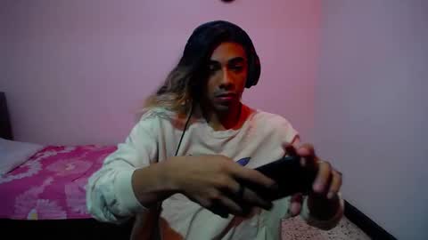 Snapshot of restrainged chatting on 12.04.24 Rest online show from 12.04.24