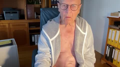 Snapshot of reteid chatting on 09.29.25 reteid online show from 09.29.25