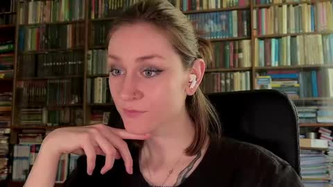 Snapshot of retromarie chatting on 04.27.26 Rie online show from 04.27.26