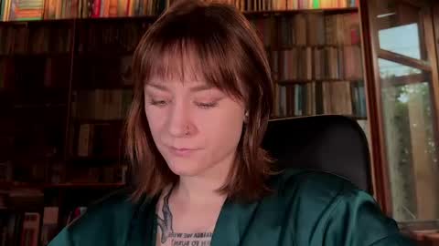 Snapshot of retromarie chatting on 05.19.26 Rie online show from 05.19.26