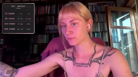 Snapshot of retromarie chatting on 07.10.26 Rie online show from 07.10.26