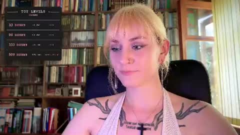 Snapshot of retromarie chatting on 07.12.26 Rie online show from 07.12.26
