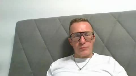 Snapshot of revierloewe chatting on 07.12.26 Jonas online show from 07.12.26