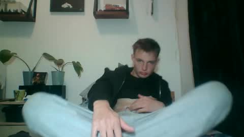 Snapshot of reynhardt chatting on 06.29.26 reynhardt online show from 06.29.26