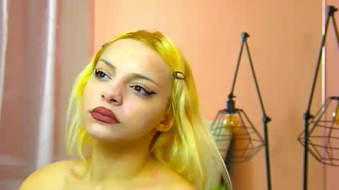 Snapshot of rheaduvall chatting on 02.25.26 Rhea online show from 02.25.26