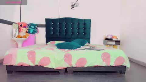 Snapshot of riannagarcia_ chatting on 02.22.25 Rianna Garcia online show from 02.22.25