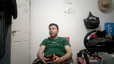 Snapshot of ricardogarcia21 chatting on 12.17.24 ricardogarcia21 online show from 12.17.24