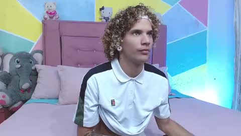 Snapshot of rich_de_la_rosa chatting on 02.05.25 rich and kitty online show from 02.05.25