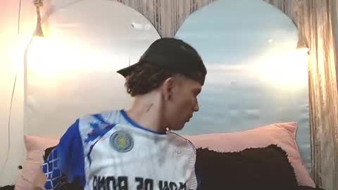 Snapshot of rich_de_la_rosa chatting on 12.15.25 rich and kitty online show from 12.15.25