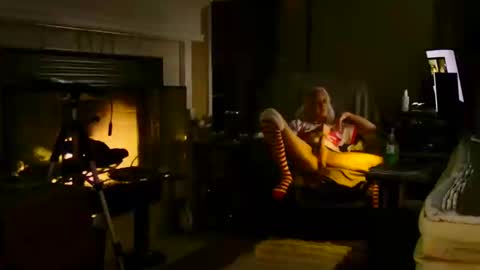 PINK HOLE TWINK online show from 12.20.25