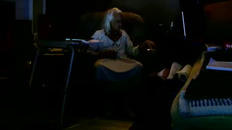 PINK HOLE TWINK online show from 04.21.26