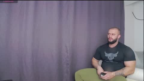 Snapshot of rickymiami1 chatting on 11.18.25 rickymiami1 online show from 11.18.25