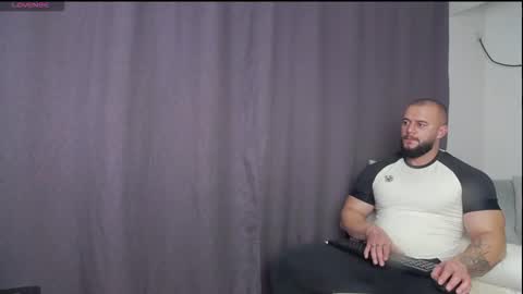 Snapshot of rickymiami1 chatting on 11.28.25 rickymiami1 online show from 11.28.25