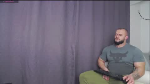 Snapshot of rickymiami1 chatting on 12.01.25 rickymiami1 online show from 12.01.25