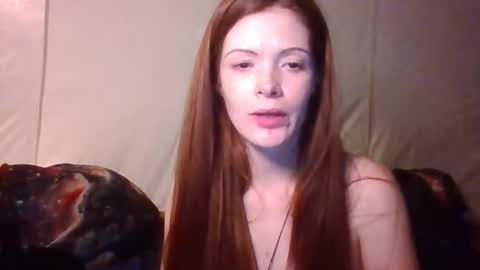 ridinghoodred online show from 01.12.26