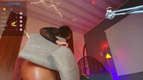 Snapshot of rihanna_rose chatting on 10.17.25 Riha online show from 10.17.25