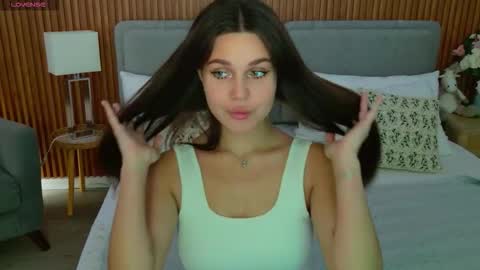 Snapshot of rihannariley chatting on 09.17.25 Rihanna online show from 09.17.25