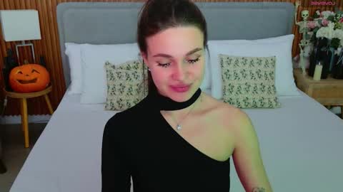 Snapshot of rihannariley chatting on 10.26.25 Rihanna online show from 10.26.25