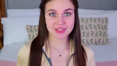 Snapshot of rihannariley chatting on 12.18.25 Rihanna online show from 12.18.25