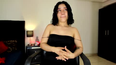 Snapshot of riley_skye_ chatting on 01.21.25 RAILEY online show from 01.21.25