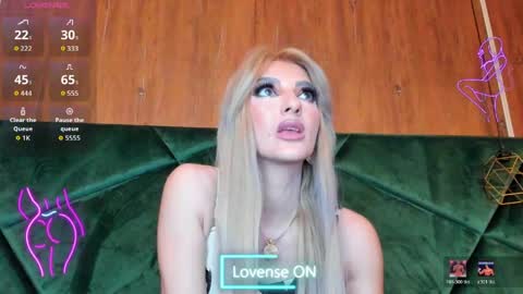 Snapshot of rileylannax chatting on 05.19.26 rileylannax online show from 05.19.26