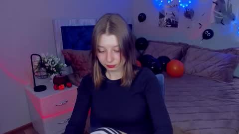 Snapshot of rinacake chatting on 10.26.25 rinacake online show from 10.26.25