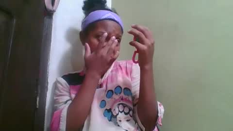 Snapshot of rinah654271 chatting on 05.18.26 rinah654271 online show from 05.18.26