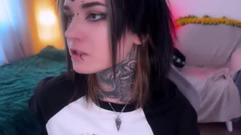   DianaBrite            fansl y online show from 03.17.26