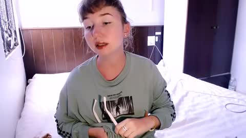 Snapshot of riri_rich chatting on 02.03.25 Rita online show from 02.03.25