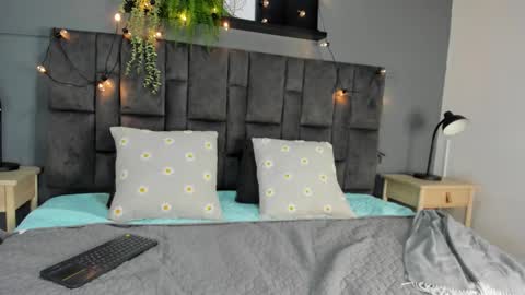 RIRI  online show from 09.25.25