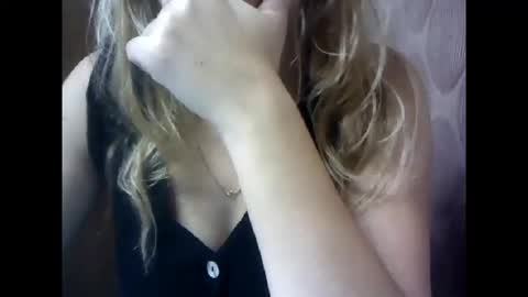 RiveraMaureen online show from 11.05.25