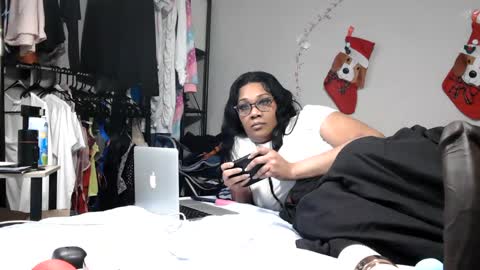 Snapshot of riversaint chatting on 01.16.25 River Saint online show from 01.16.25