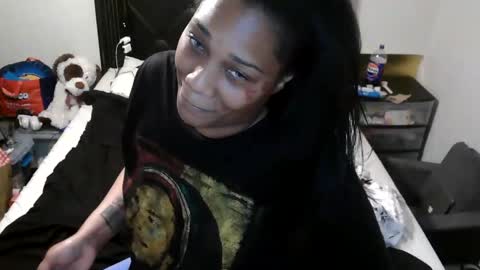 Snapshot of riversaint chatting on 09.14.25 River Saint online show from 09.14.25