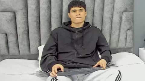 Roan Birkin online show from 03.03.25