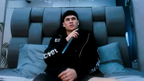 Roan Birkin online show from 04.11.26