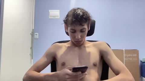 Snapshot of roandry909974 chatting on 12.11.24 roandry909974 online show from 12.11.24