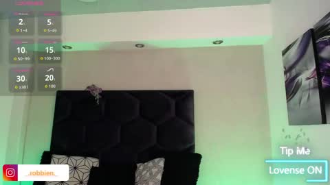 Snapshot of robbinblaze chatting on 04.09.26 Robbin online show from 04.09.26