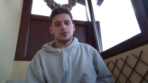 Snapshot of roberto_twink1 chatting on 12.18.24 Roberto online show from 12.18.24