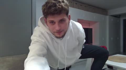 Snapshot of roberto_twink1 chatting on 01.10.25 Roberto online show from 01.10.25