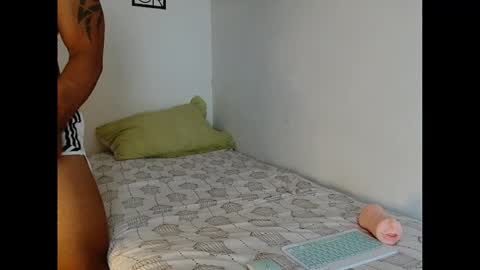 Snapshot of robertuxx chatting on 02.20.25 BRAZILIAN BOY online show from 02.20.25