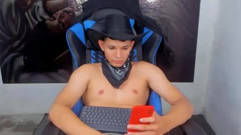 Snapshot of robin_lenox chatting on 12.03.24 Robin online show from 12.03.24