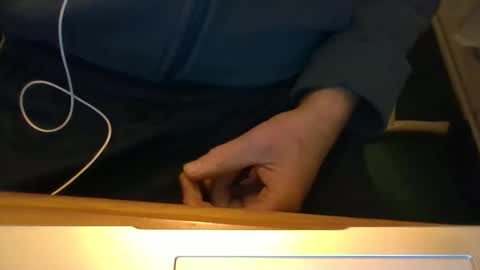 Snapshot of robjh1273 chatting on 12.05.25 Roger online show from 12.05.25