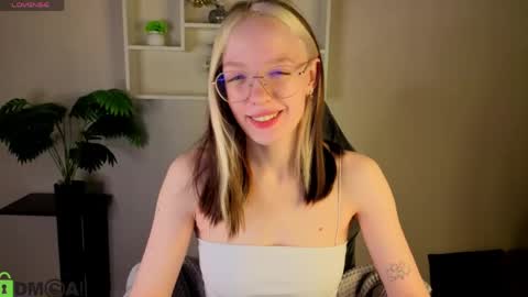 Snapshot of rockett_bunny chatting on 05.08.26 Rockett online show from 05.08.26