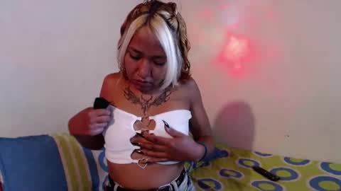 Snapshot of rocxan_gilverth chatting on 10.11.25 rocxy online show from 10.11.25