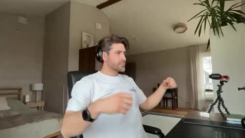 Roger Sterling online show from 04.25.26