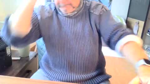 Snapshot of rolandloser1000 chatting on 01.27.25 rolandloser1000 online show from 01.27.25